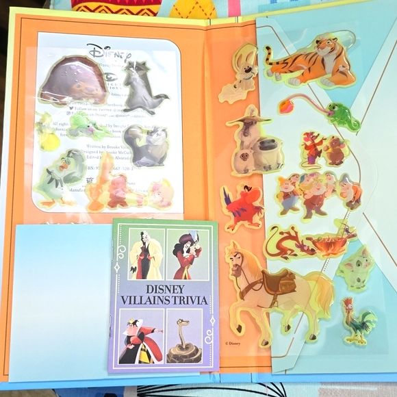 Disney Book - Picture 4 of 5